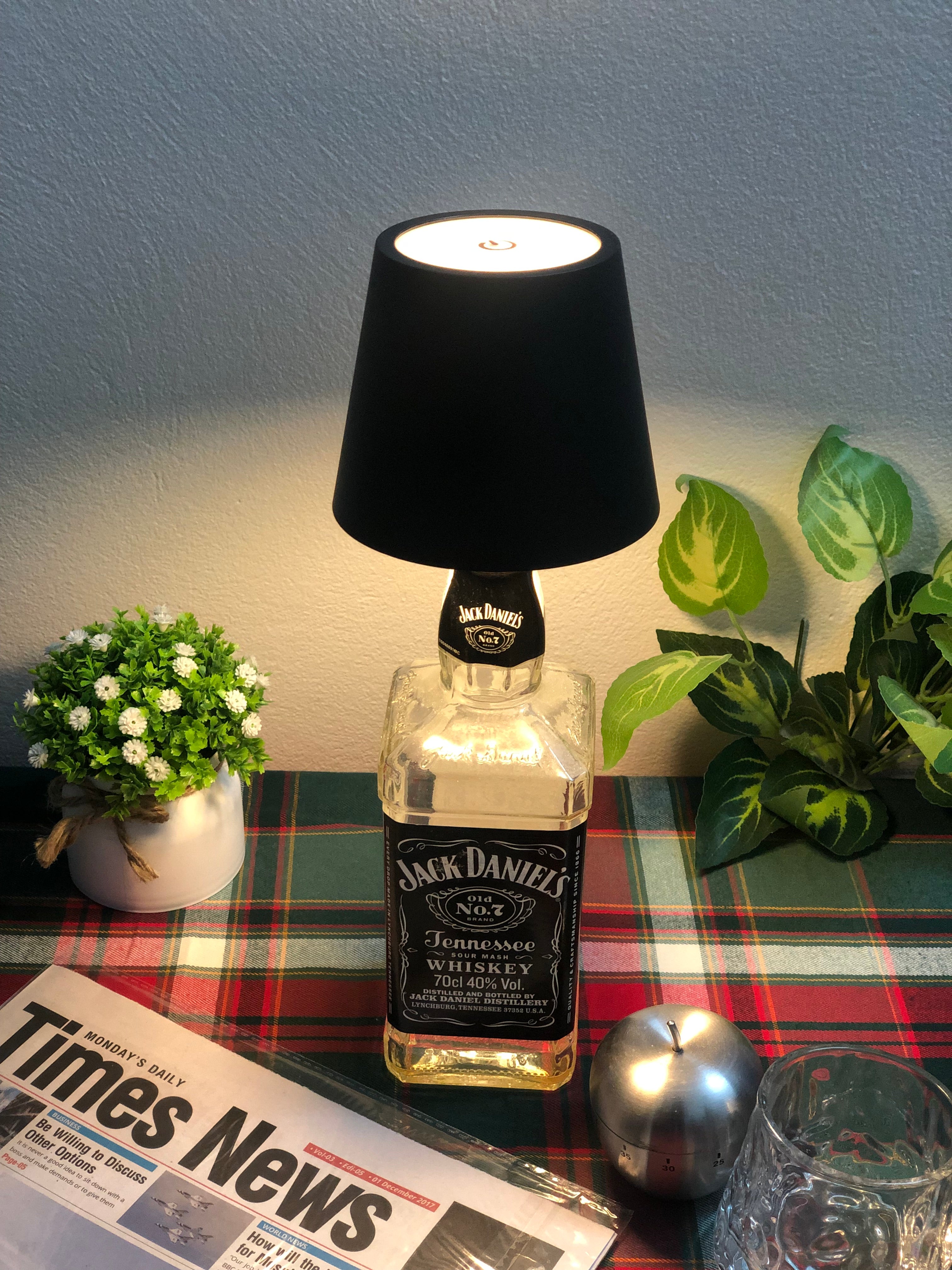 Passo Wireless Bottle Lamp